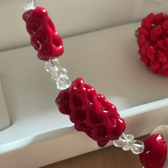 Glass beaded necklace and earrings - Picture 3 of 8